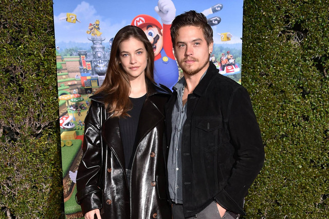 Dylan Sprouse dan Barbara Palvin. Foto: Lisa O'connor/AFP