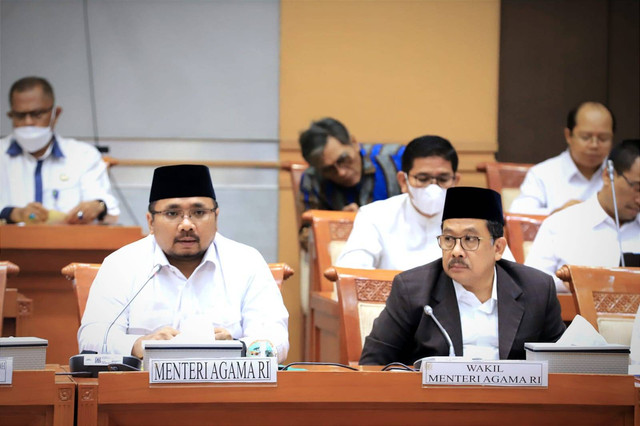 Menteri Agama Yaqut Cholil Qoumas menghadiri rapat di Komisi VIII DPR. Foto: Kemenag RI