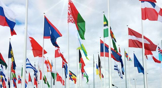 Ilustrasi Perjanjian Perdagangan Bebas Antara Negara-Negara ASEAN. Foto: Unsplash.com/Vladislav Klapin