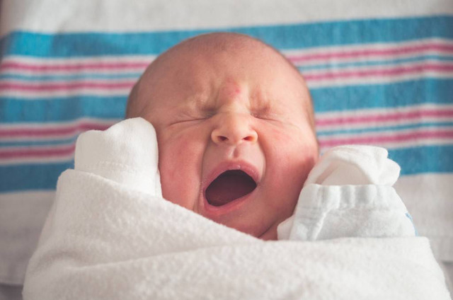 Batuk pada bayi biasanya menandakan ada masalah pada pernapasan bayi. Foto: Unsplash.com