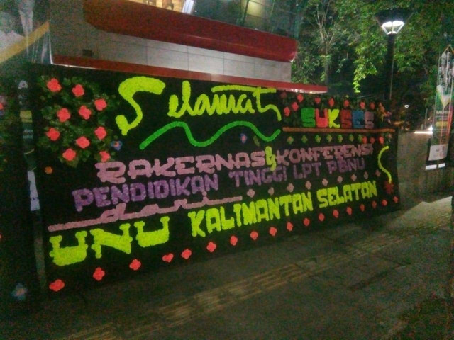 Karangan bunga dari UNU Kalimantan Selatan. (Foto: Dok. SEVIMA)