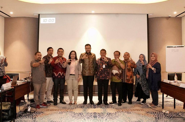 Wali Kota Padang Panjang Fadly Amran (tengah) mengikuti Uji Kepatutan Anugerah Tinarbuka, di ruang Ivory 4, Hotel Atria Serpong, Tangerang, Banten,  Selasa (28/3).  Foto: Pemkot Padang