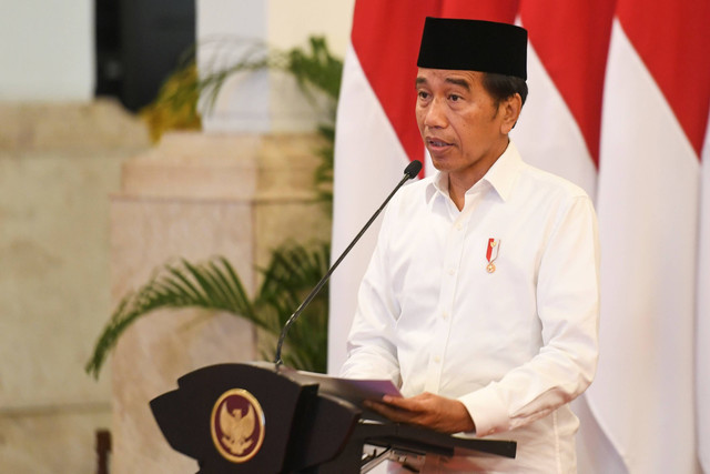 Presiden Joko Widodo memberikan sambutan saat penyerahan zakat ke Badan Amil Zakat Nasional (Baznas) di Istana Negara, Jakarta, Selasa (28/3/2023). Foto: Hafidz Mubarak A/ANTARA FOTO