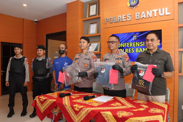 Konferensi pers penahanan pelatih gulat oleh Polres Bantul yang menjadi pelaku pelecehan seksual. Foto: Dok. Polres Bantul