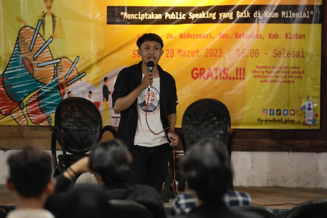 Kegiatan public speaking yang digelar Ganjar Milenial Center (GMC) Jawa Tengah di Desa Widosari, Klaten, Selasa (28/3). Foto: Dok. Istimewa
