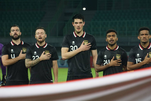 Pemain Timnas Indonesia saat melawan Burundi di Stadion Patriot Candrabhaga, Bekasi, Jawa Barat, Sabtu (25/3/2023). Foto: Iqbal Firdaus/kumparan