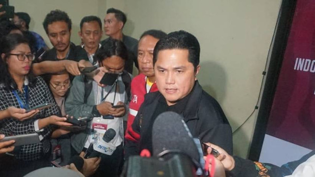 Ketua Umum PSSI, Erick Thohir, di Stadion Patriot Candrabhaga, Selasa (28/3/2023). Foto: PSSI