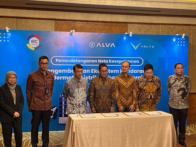 Penandatanganan MoU PT IBC, Gesits, ALVA dan Volta. Foto: Sena Pratama/kumparan