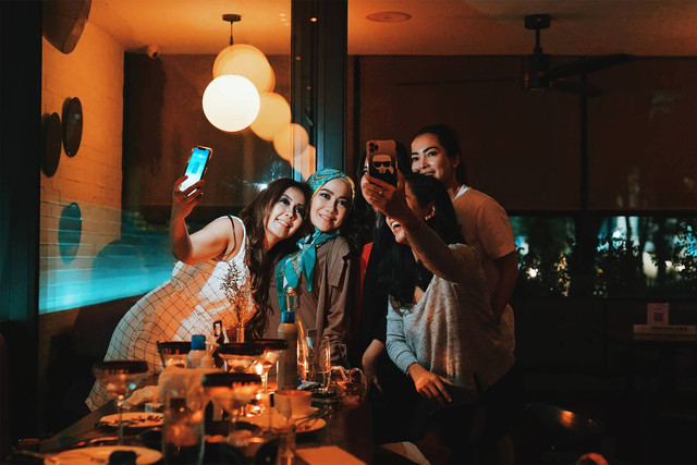 Rekomendasi Tempat Bukber di Cikarang untuk Reuni/Foto ini hanya ilustrasi dan bukan tempat aslinya. Sumber: Unsplash/Rendy Novantino
