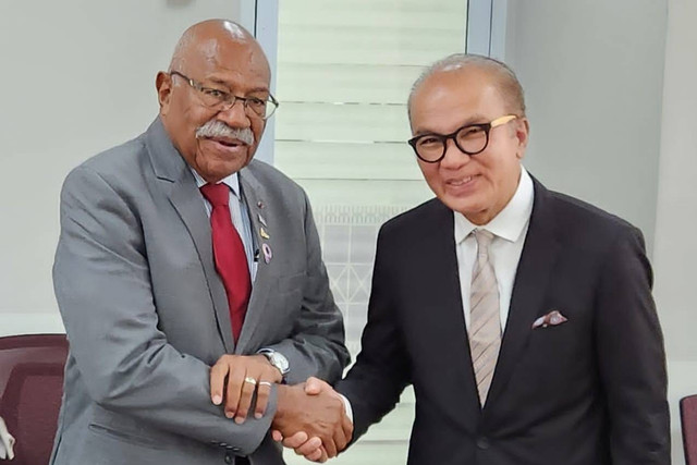 Dubes Indonesia untuk Selandia Baru, Tantowi Yahya, bertemu dengan Perdana Menteri Fiji yang baru, Sitiveni Rabuka, Rabu (29/3/2023). Foto: Dok. Istimewa