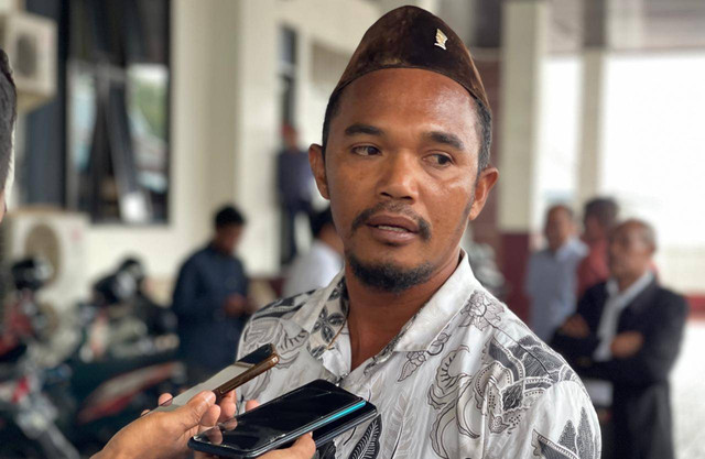Fadli S. Tuanany, salah satu anggota tim kuasa hukum tiga tersangka dalam gugatan perbuatan melawan hukum terhadap Bupati Halmahera Selatan, Usman Sidik. Foto: Samsul Hi. Laijou/cermat