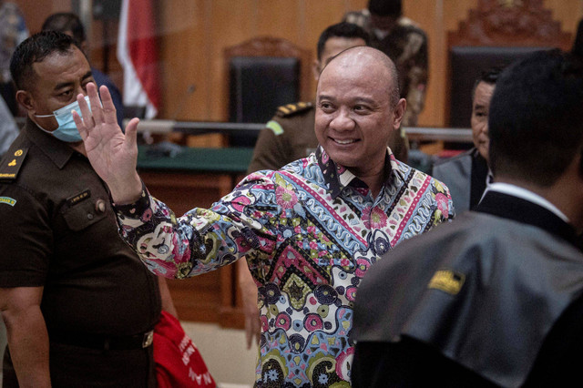 Mantan Kapolda Sumatra Barat, Irjen Pol Teddy Minahasa Putra usai menjalani sidang tuntutan di Pengadilan Negeri Jakarta Barat, Jakarta, Kamis (30/3/2023). Foto: Aprillio Akbar/ANTARA FOTO