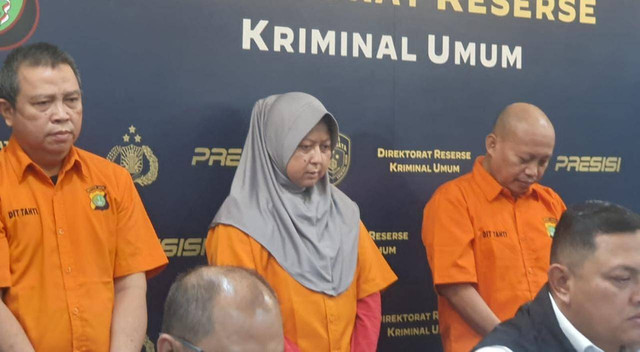 Jumpa pers pengungkapan kasus penipuan travel umrah di Mapolda Metro Jaya, Jakarta, Kamis (30/3/2023). Foto: Jonathan Devin/kumparan