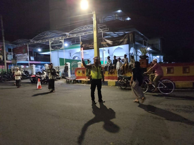 Cipta Kondisifitas, Satlantas Polres Bangkalan Laksanakan PAM Sholat Tarawih