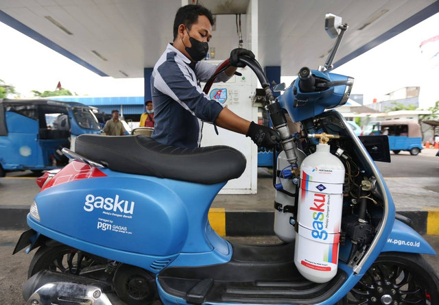 Uji coba motor bensin yang dilengkapi dengan Compressed Natural Gas (CNG) sebagai bahan bakar oleh PT PGN Tbk, sehingga jadi motor dual fuel. Foto: Dok. PGN