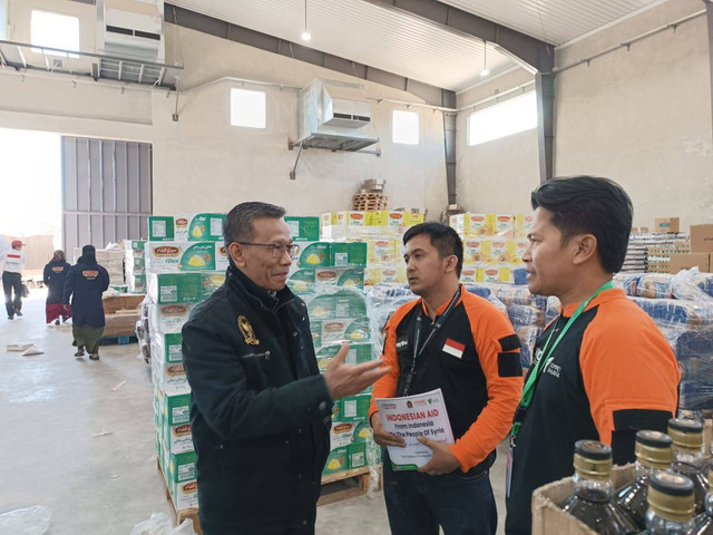 Duta Besar RI di Suriah, Wajid Fauzi menyambut baik tim kemanusiaan Dompet Dhuafa. Perbincangan pun berlangsung begitu hangat antara Dompet Dhuafa dan KBRI Suriah. Di antara pembahasannya adalah terkait proses serta alur yang harus dilakukan untuk segera melakukan distribusi bantuan kemanusiaan bagi warga Suriah yang terdampak gempa 7,8 SR pada bulan lalu