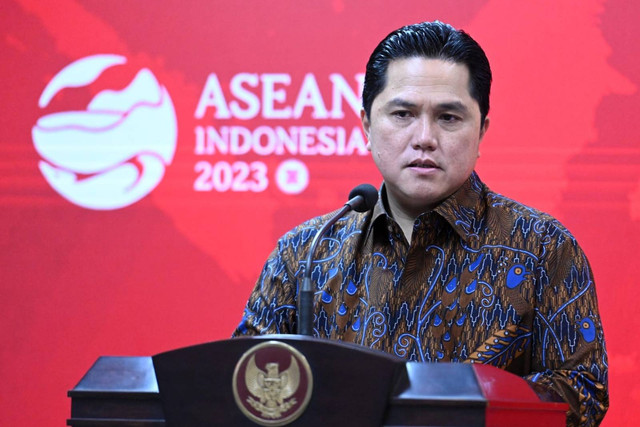 Ketua Umum PSSI Erick Thohir saat menyampaikan keterangan pers di Kantor Presiden, Jumat (31/3/2023). Foto: Kris/Biro Pers Sekretariat Presiden
