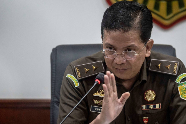 Direktur Penyidikan Jampidsus Kejaksaan Agung Kuntadi berbicara dalam konferensi pers terkait perkembangan kasus dugaan korupsi BTS di Gedung Puspenkum Kejaksaan Agung, Jakarta, Senin (13/3/2023). Foto: Aprilio Akbar/ANTARA FOTO