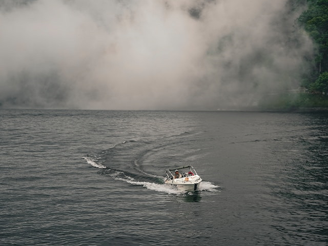 Ilustrasi Telaga Sarangan. Sumber: unsplash.com.