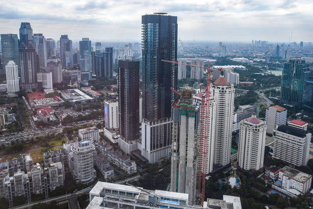 Suasana gedung-gedung bertingkat di Jakarta. Foto: ANTARA FOTO/Aditya Pradana Putra