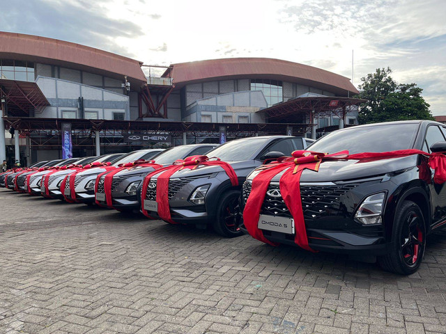 PT Chery Sales Indonesia (CSI) serahkan 100 unit Chery Omoda 5 secara perdana kepada konsumen di Jakarta International Expo, Sabtu (1/4/2023). Foto: Sena Pratama/kumparan