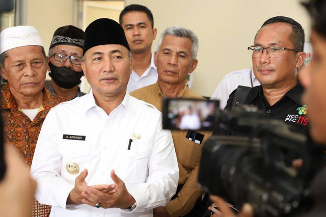 Pj Bupati Muba, Apriyadi, menyatakan akan memberikan THR kepada pegawai honorer. (dok. Pemkab MUba)