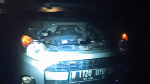 Barang bukti mobil milik sopir Grab yang dibunuh penumpangnya di Tol Jagorawi KM 37, Senin (3/4/2023). Foto: Dok. Istimewa