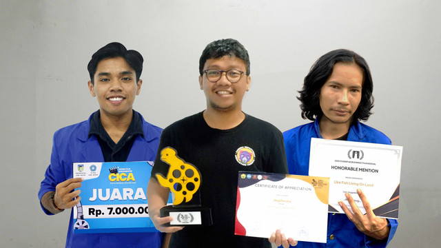 Mahasiswa Udinus saat menunjukkan prestasinya di dunia film tanah air