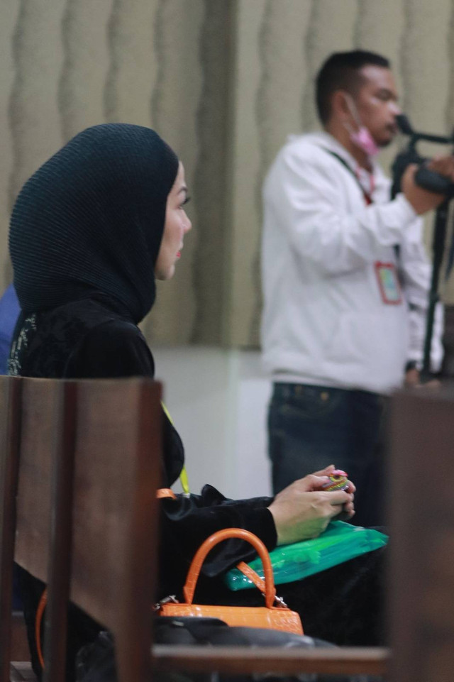  Venna Melinda menghadiri sidang di PN Kota Kediri, Senin (3/4/2023). Foto: kumparan
