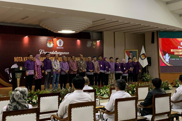 Penandatanganan Nota Kesepahaman antara KPU RI dengan Himpunan Psikologi Indonesia (HIMPSI) di Gedung KPU, Senin (3/4).  Foto: Luthfi Humam/kumparan