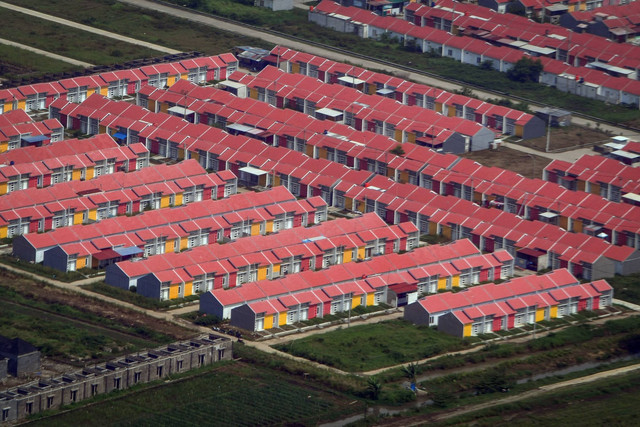 Foto udara sebuah kompleks perumahan yang sedang dibangun di Kabupaten Bekasi, Jawa Barat, Senin (3/4/2023). Foto: Aditya Pradana Putra/ANTARA FOTO