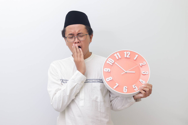 Ilustrasi mengantuk saat puasa. Foto: Mzynasx/Shutterstock
