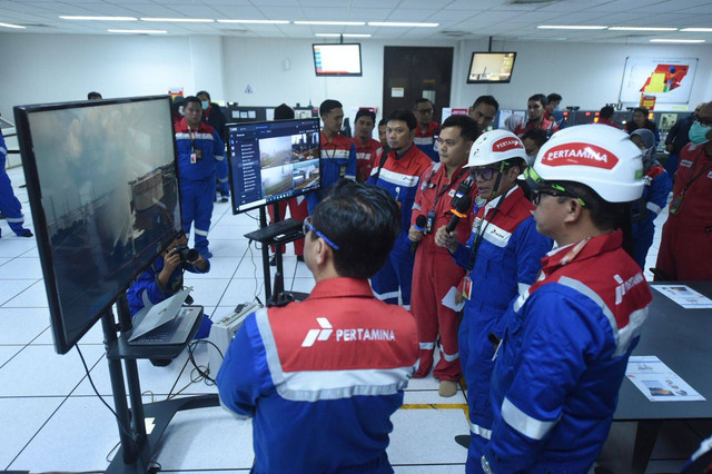 Wakil Menteri BUMI I sekaligus Wakil Komisaris Utama PT Pertamina (Persero) Pahala Nugraha Mansury melakukan kunjungan bersama media ke Kilang Balongan, Jakarta, Selasa (4/4/2023). Dok Pertamina