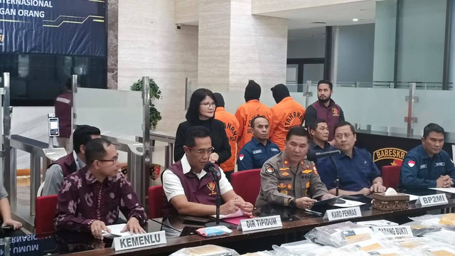 Pemaparan hasil pengungkapan kasus TPPO yang terjadi di kawasan Timur Tengah di Bareskrim Mabes Polri, Selasa (4/4). Foto: Thomas Bosco/kumparan