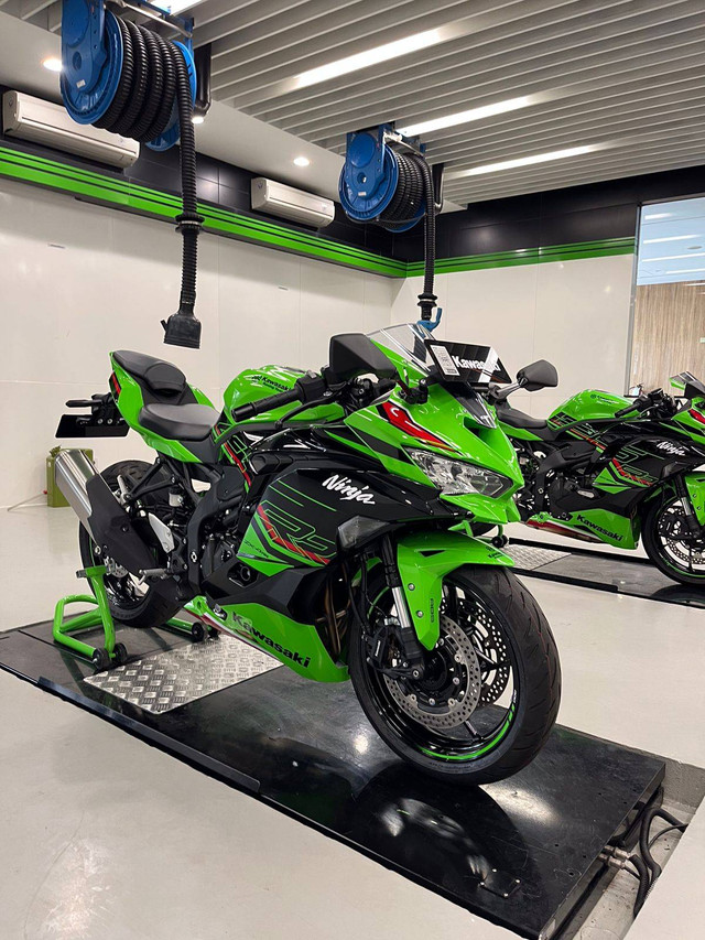 Tampilan Kawasaki Ninja ZX-4R untuk pasar Indonesia. Foto: Sena Pratama/kumparan