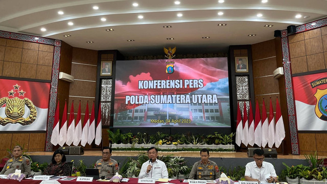 Konferensi pers kematian Bripka Arfan di Polda Sumut, Selasa (4/4/2023). Foto: Tri Vosa/kumparan