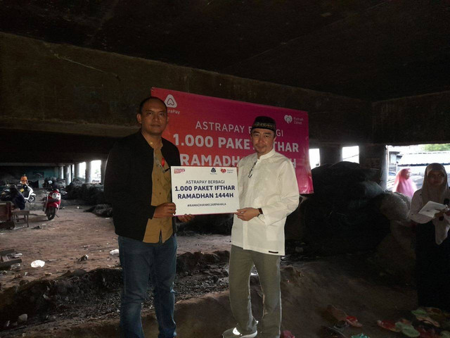 Di lokasi ini, 250 paket Berbagi Ifthar disalurkan kepada masyarakat Kampung Baru yang berlokasi di sekitar kolong jembatan Cilincing dan anak-anak yang belajar di Rumah Belajar Merah Putih.