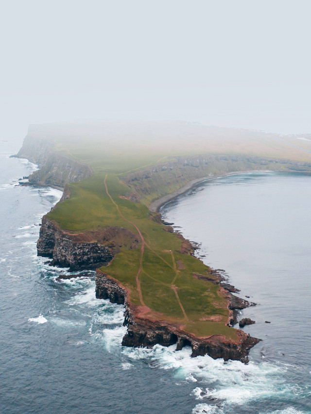 Panorama Pulau Girmsey di Islandia. Foto: VicPhotoria/Shutterstock