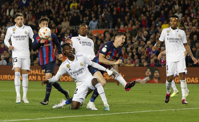 Hasil Copa del Rey: Benzema Hattrick, Real Madrid Libas Barcelona 4-0 ...