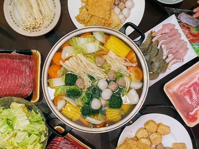 Ilustrasi tempat bukber shabu shabu. Sumber: unsplash.com.