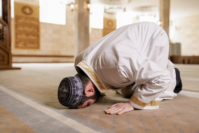 Ilustrasi foto Gus Baha, ulama asal rembang. Sumber foto: Pexels 