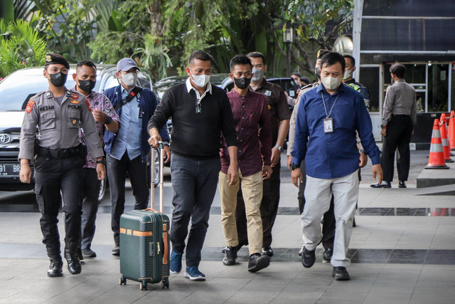 Bupati Kepulauan Meranti, Muhammad Adil, tiba di Gedung Merah Putih KPK, Jakarta, Jakarta (7/4/2023). Foto: Jamal Ramadhan/kumparan
