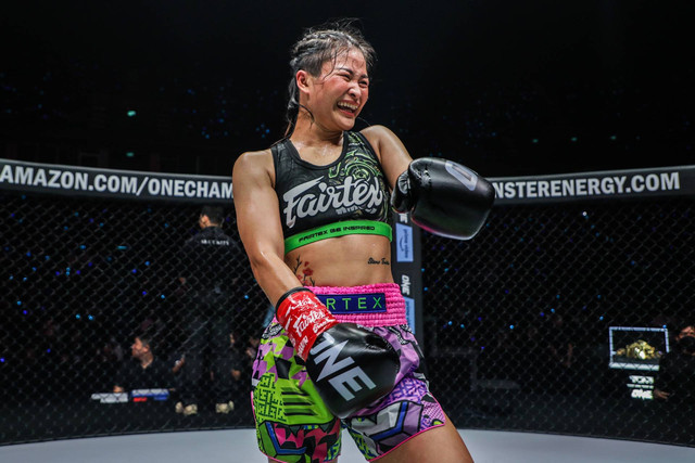 Mantan juara dunia dua divisi Stamp Fairtex (dok. ONE Championship)Bicara aksi menghibur di atas arena tarung, Stamp Fairtex tak kalah seru dengan Rodtang. Versi wanitanya saja.