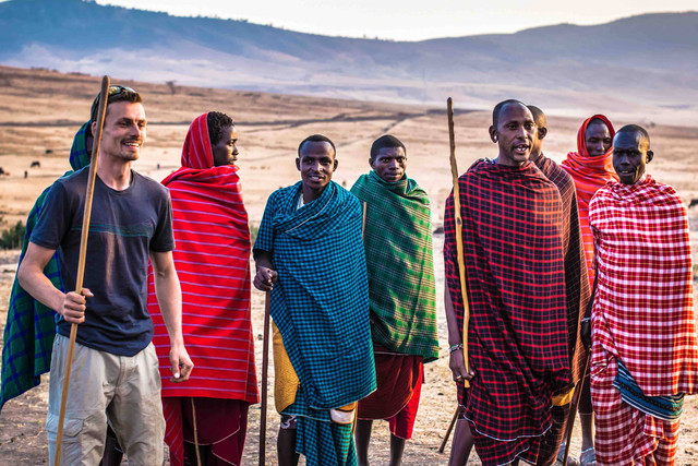 Ilustrasi teori relativisme kultural dalam masyarakat global. Sumber foto: Pexels