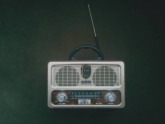 Ilustrasi daftar channel radio Jakarta. Foto: Unsplash.com