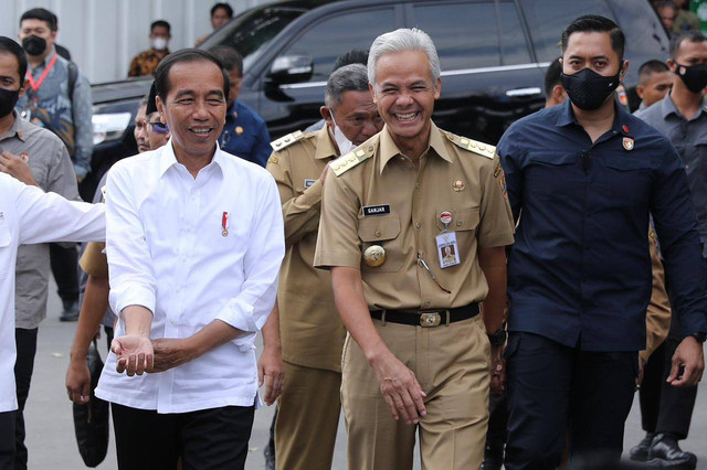 Presiden Jokowi ditemani Gubernur Jateng Ganjar Pranowo meninjau Pasar Selo dan Pasar Cepogoh di Kabupaten Boyolali, Senin (10/4/2023). Foto: Dok. Istimewa