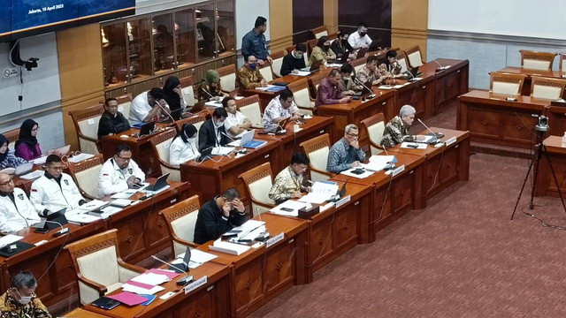 Menkominfo Johnny G Plate menghadiri rapat Komisi I di DPR membahas revisi UU ITE, Senin (10/4). Foto: Annisa Thahira/kumparan