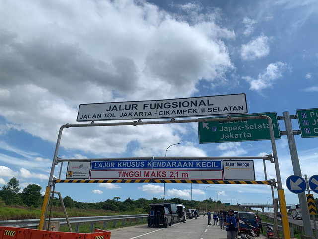 Jalur fungsional Japek 2 Selatan disiapkan Jasa Marga untuk persiapan mudik Lebaran 2023. Foto: Luthfi Humam/kumparan