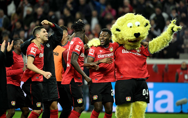 Pemain Leverkusen Melakukan selebrasi saat babak 16 besar Liga Eropa UEFA, pertandingan sepak bola leg pertama antara Bayer 04 Leverkusen dan Ferencvaros di Leverkusen, Jerman barat pada 9 Maret 2023. Foto: INA FASSBENDER/AFP