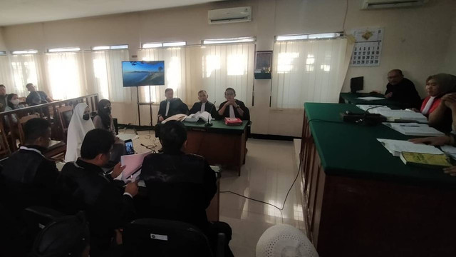 Nur dan babysitter-nya menjadi saksi dalam sidang Sugeng di PN Cianjur, Selasa (11/4/2023). Foto: Dok. Istimewa
